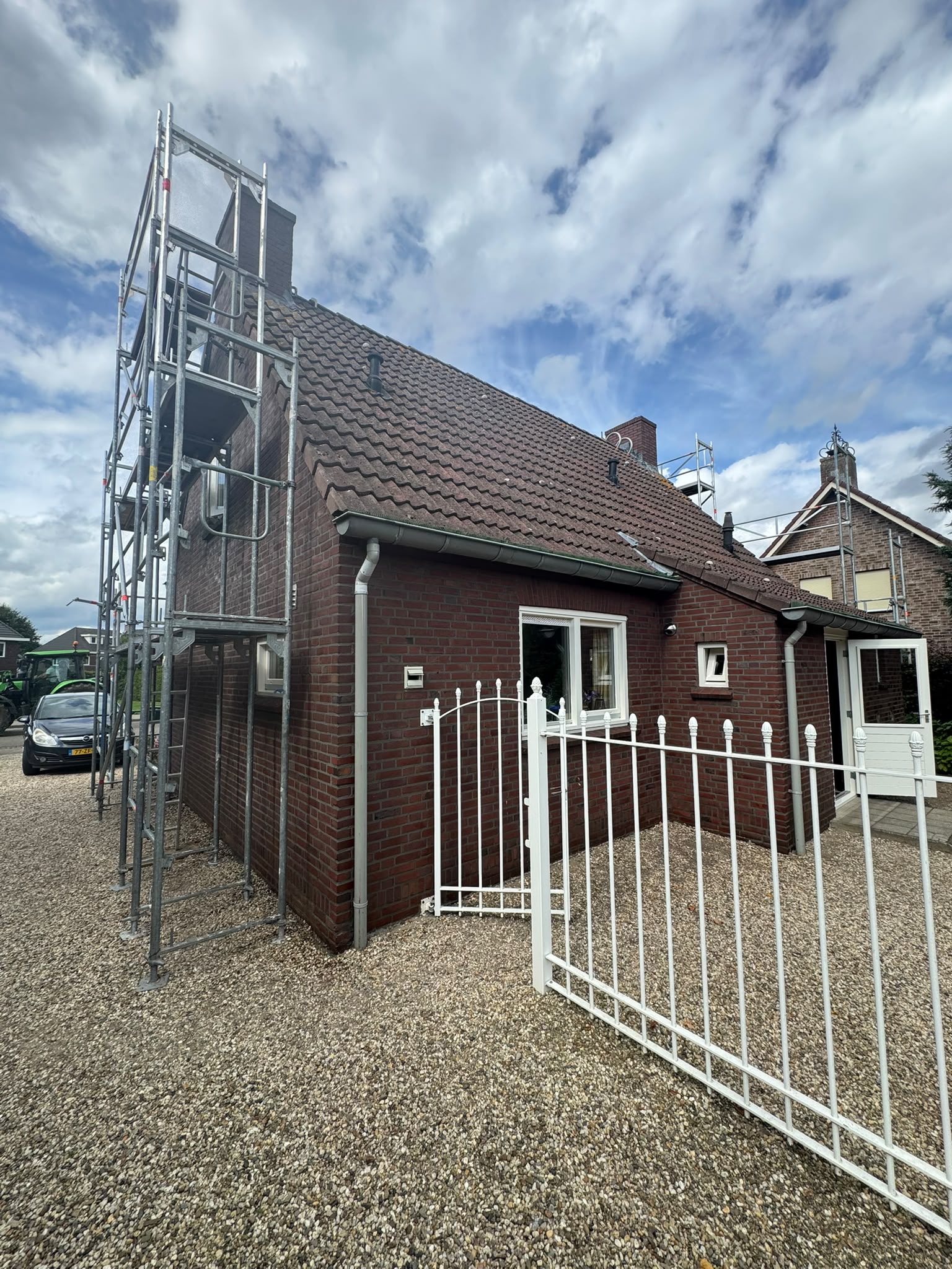 Woning met gevel van rode baksteen Woning met gevel van rode baksteen